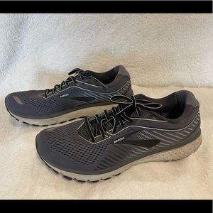 Brooks Ghost 12 shoe. Mens size 12